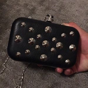 Skull clutch
